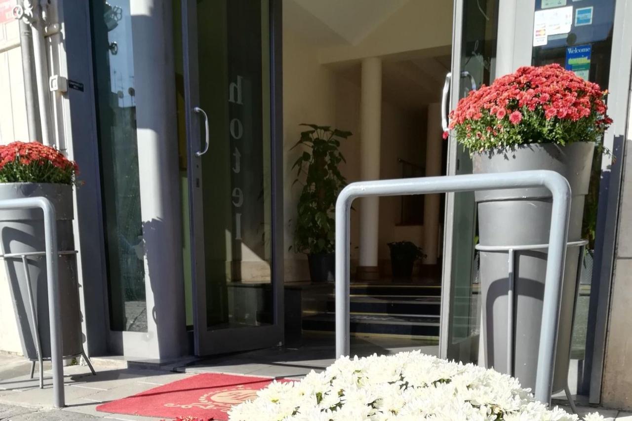 Hotel Leopardi Nápoly Kültér fotó