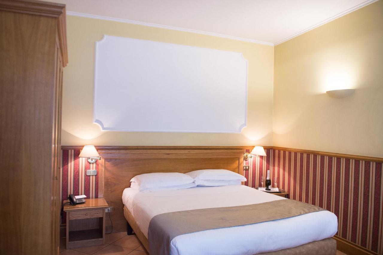 Hotel Leopardi Nápoly Kültér fotó