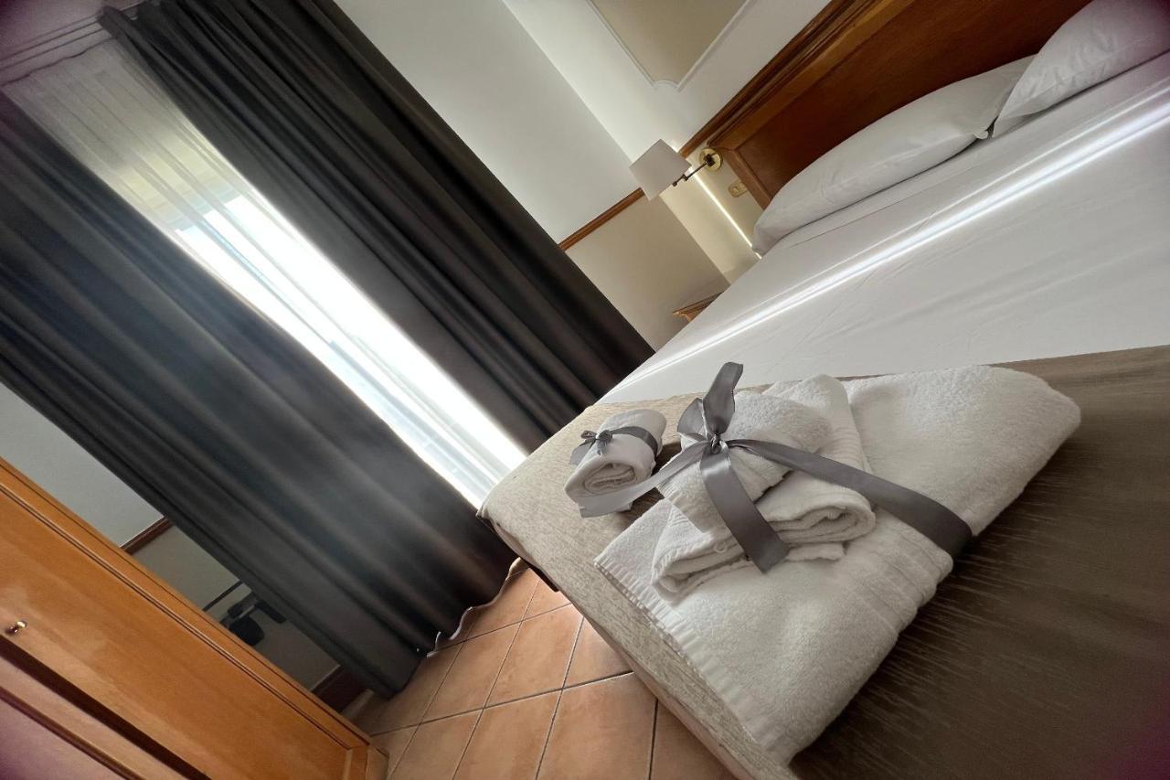 Hotel Leopardi Nápoly Kültér fotó
