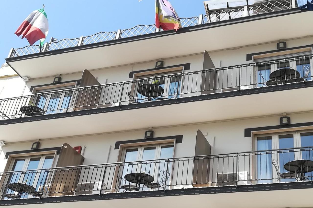 Hotel Leopardi Nápoly Kültér fotó