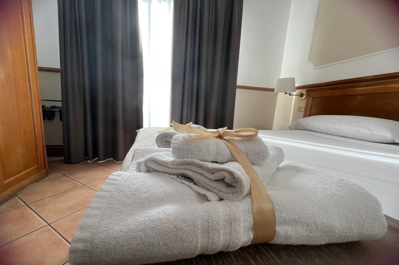 Hotel Leopardi Nápoly Kültér fotó
