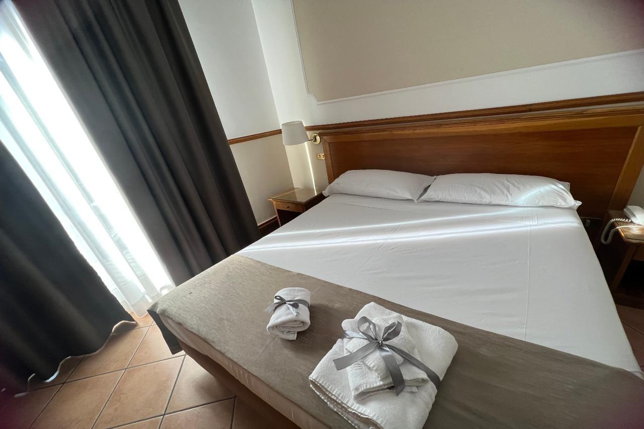 Hotel Leopardi Nápoly Kültér fotó