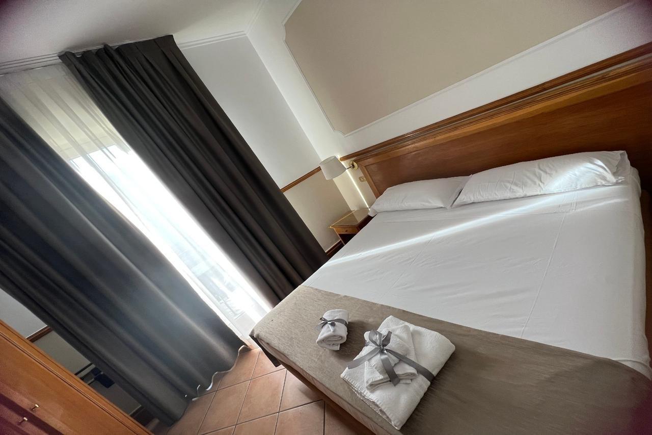 Hotel Leopardi Nápoly Kültér fotó