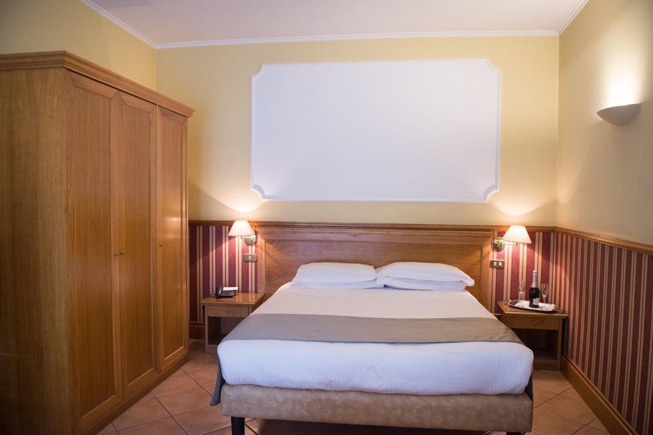 Hotel Leopardi Nápoly Kültér fotó