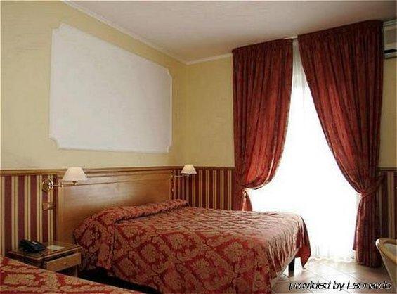 Hotel Leopardi Nápoly Szoba fotó