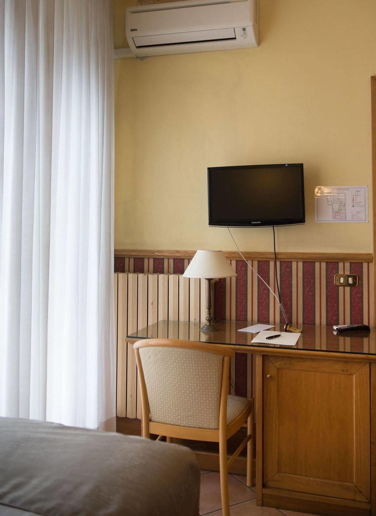 Hotel Leopardi Nápoly Kültér fotó
