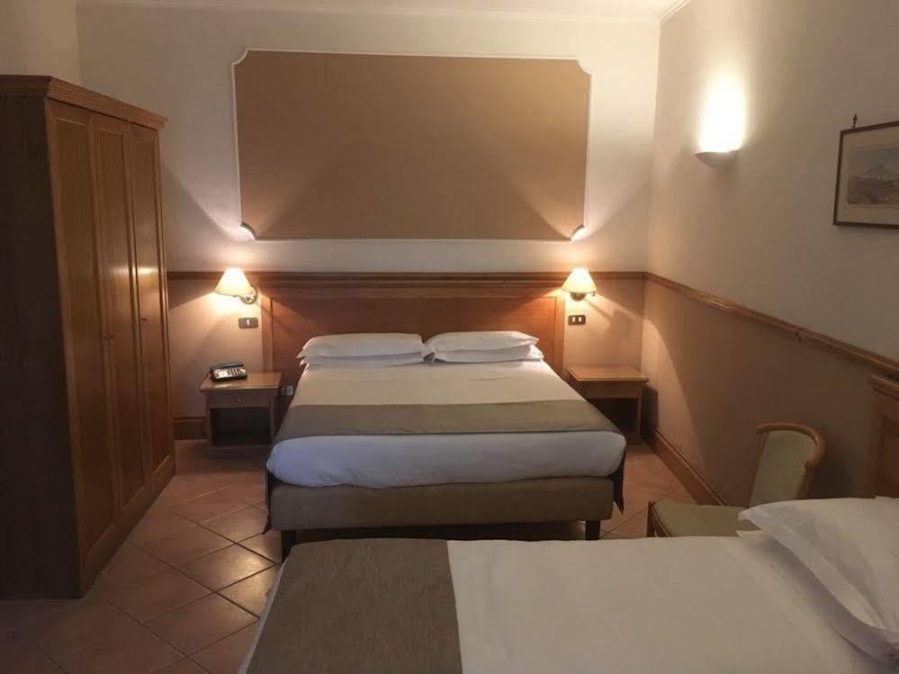 Hotel Leopardi Nápoly Kültér fotó